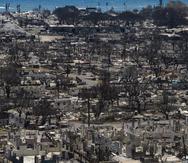 Restos carbonizados de viviendas se observan tras el incendio forestal en Lahaina, Hawai, el pasado 22 de agosto de 2023.