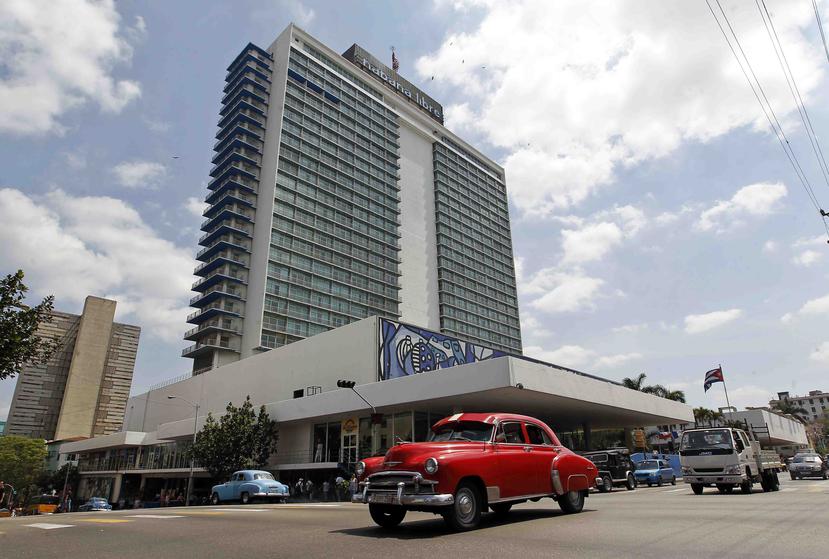El hotel Habana Libre, que la Revolución encabezada por Fidel Castro expropió a la compañía estadounidense Hilton, es uno de los alojamientos más conocidos de la capital cubana. (EFE / Ernesto Mastrascusa)
