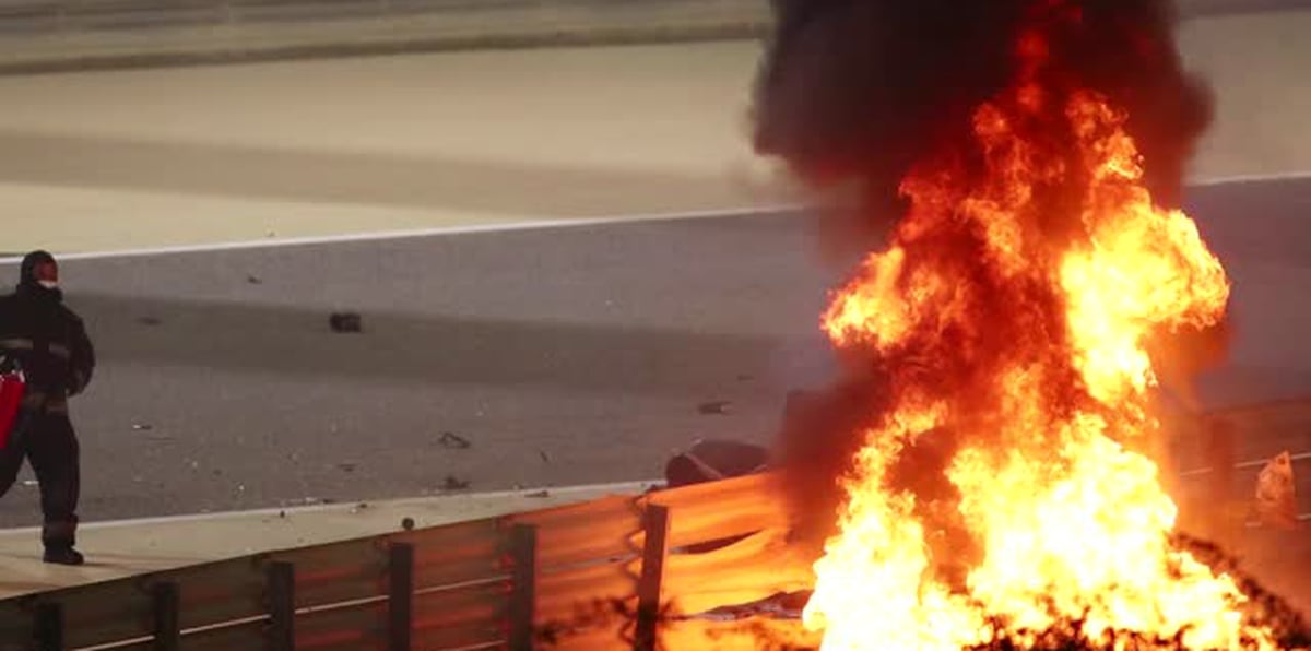 Mira el escape "milagroso" de piloto de F1 de un ardiente accidente