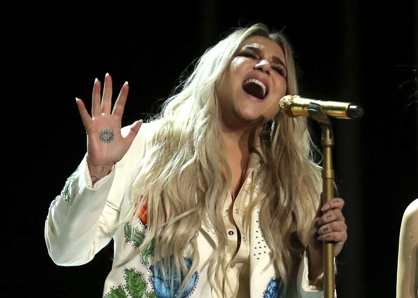 La canción que entonó Kesha es el resultado de su peregrinaje por los tribunales luego de denunciar en 2014 a su productor por acoso sexual, verbal y psicológico/AP