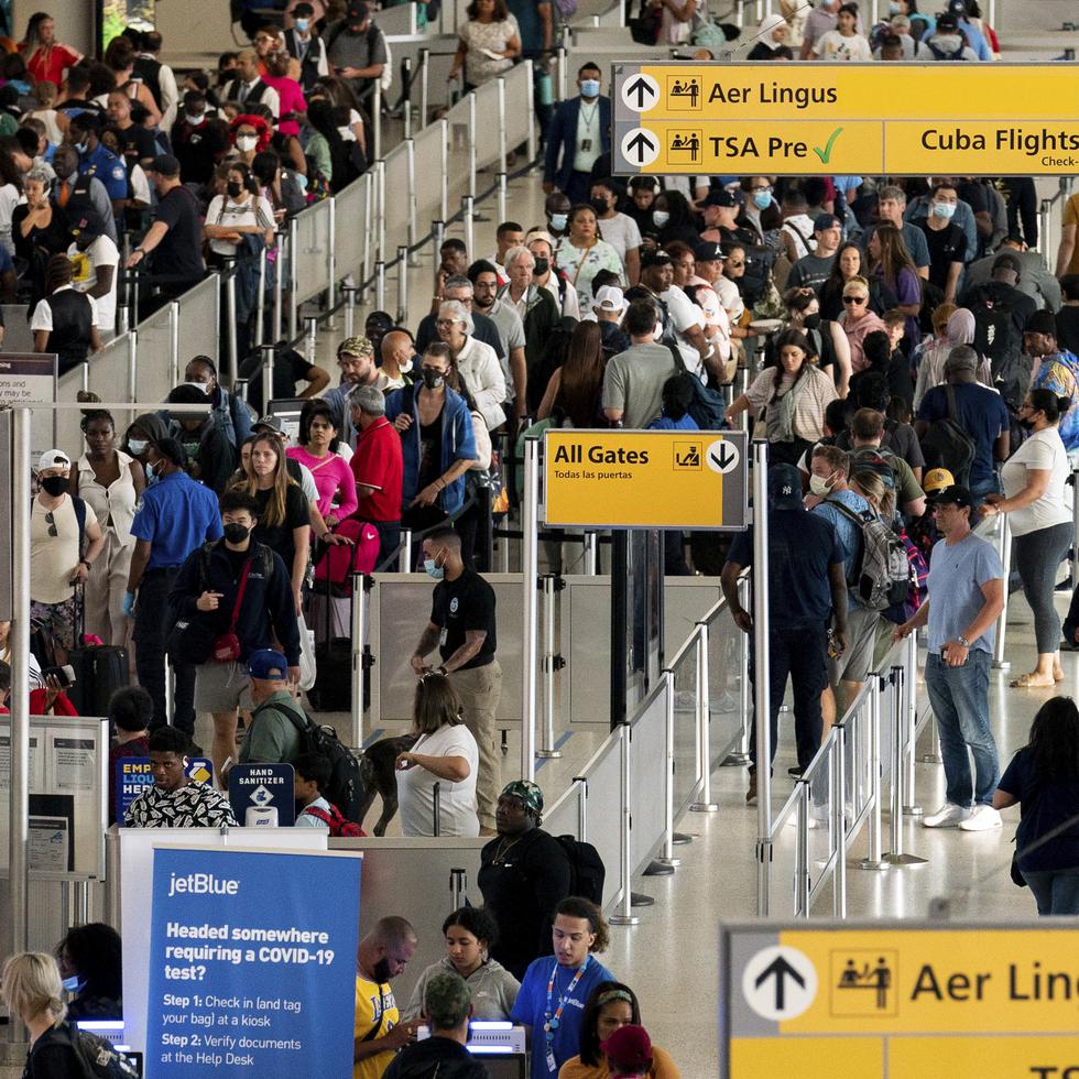 La Administración federal de Seguridad en el Transporte prevé que revisará a 2.6 millones de pasajeros el miércoles mientras que el domingo se espera que se revise un estimado de 2.9 millones de pasajeros.