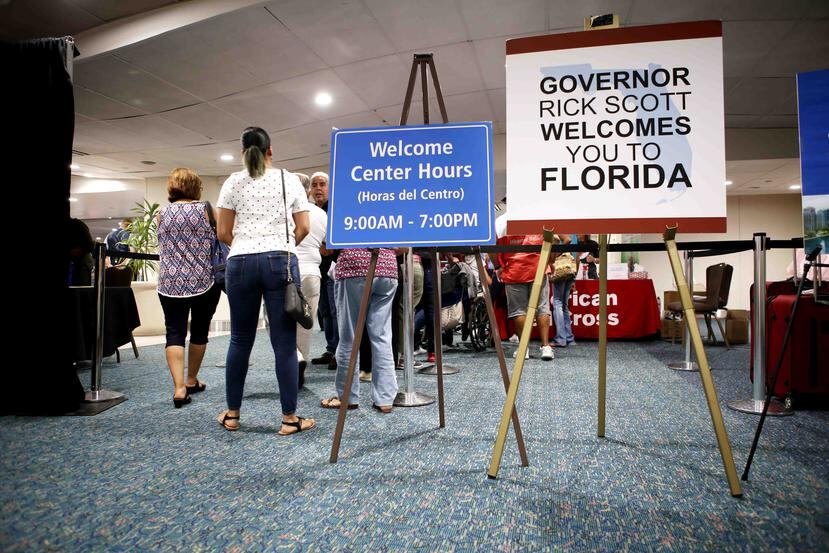 En el Aeropuerto Internacional de Orlando se estableció un centro de asistencia ante la llegada masiva de puertorriqueños a ese estado. (Especial para GFR Media / Carla D. Martínez)