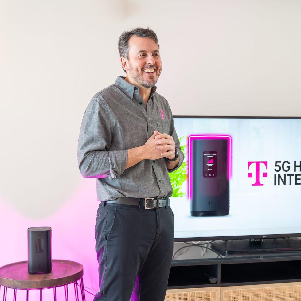 Jorge Martel, gerente general de T-Mobile en Puerto Rico, explicó que el producto se conoce como “internet fijo inalámbrico” porque está diseñado para funcionar en un área específica, pero la señal 5G es aérea y no requiere conexión con un cable.
