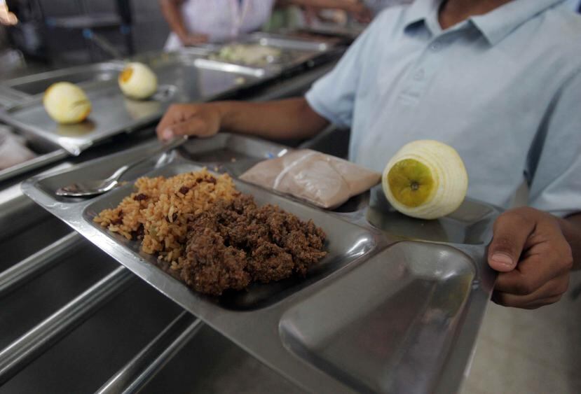 La Autoridad Escolar de Alimentos informó que, diariamente, unos 170,000 estudiantes consumen alimentos en los comedores escolares. (GFR Media)