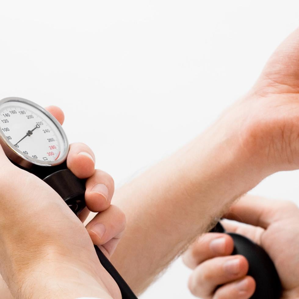 El control de la presión arterial podría ayudar a prevenir el desarrollo del alzhéimer.  (Shutterstock)