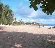 Es Islas Caimán reabrieron las playas, mientras que Jamaica -arriba en esta imagen de Archivo- permitió ya la apertura de los bares.