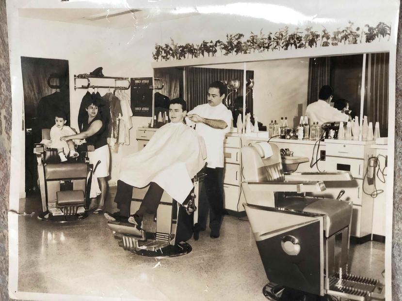 La barbería Las Américas –hoy Hairland– es uno de los pocos negocios que abrió hace medio siglo en Plaza y aún se mantiene en el centro comercial. (GFR Media)