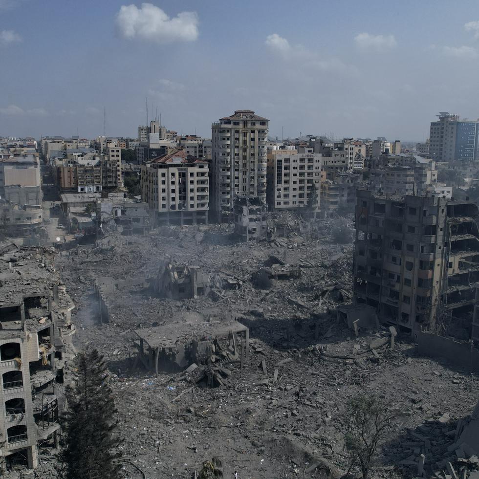 Edificios en la Franja de Gaza han quedado reducido a escombros como parte de la respuesta de Israel al ataque de Hamás.