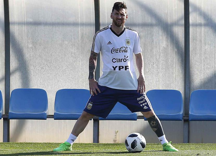 Lionel Messi se entrena con la selección de Argentina en Sant Joan Despi, España, el viernes 1 de junio de 2018. (AP)