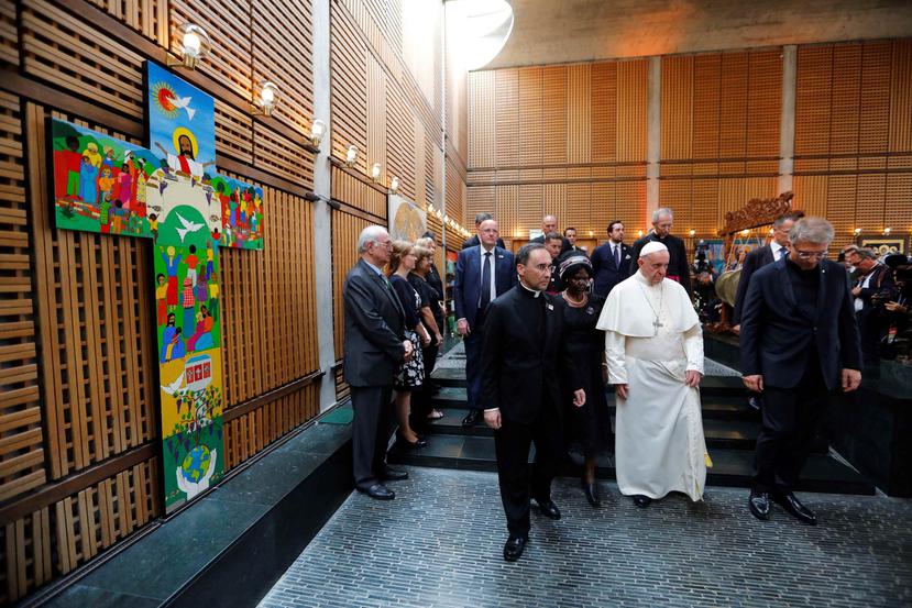 El papa Francisco asiste a una misa en Ginebra, Suiza, en el centro ecuménico del Consejo Mundial de Iglesias. (AP)