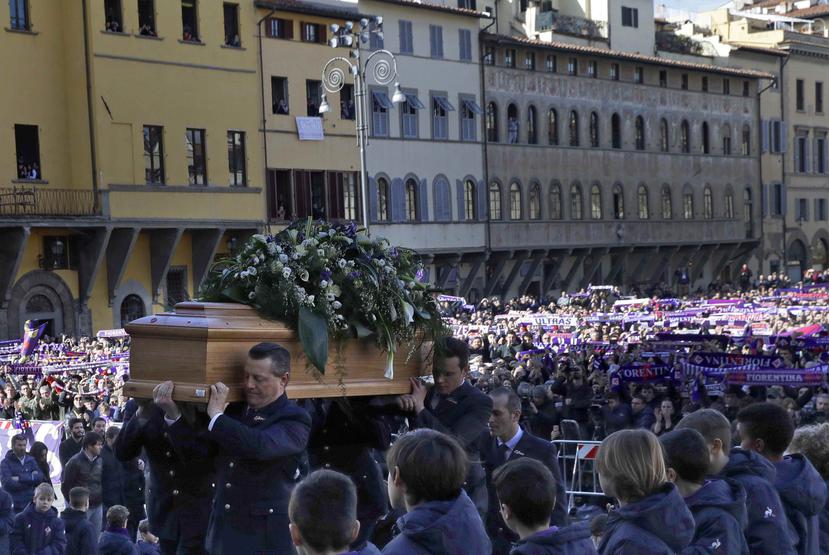 Davide Astori fue sepultado en su pueblo natal en San Pellegrino Terme.  (AP)