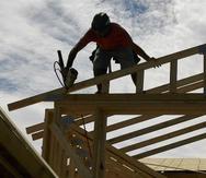 Gracias a la aprobación reciente de una ley, los obreros de construcción que trabajen en proyectos del gobierno tendrán un salario mínimo asegurado de $15 la hora. (archivo)

