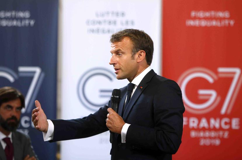 El presidente francés, Emmanuel Macron, pronuncia un discurso sobre el medio ambiente y la igualdad social a los líderes empresariales en la víspera de la cumbre del G7, el viernes 23 de agosto de 2019 en París. (AP / Michel Spingler, Pool)