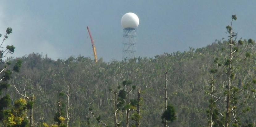 Fotografía publicada el pasado 30 de abril por NEXRAD Radar Operations Center, luego de colocar el domo en la torre que aguantará el radar Doppler. (Captura / Facebook @NEXRADROC)