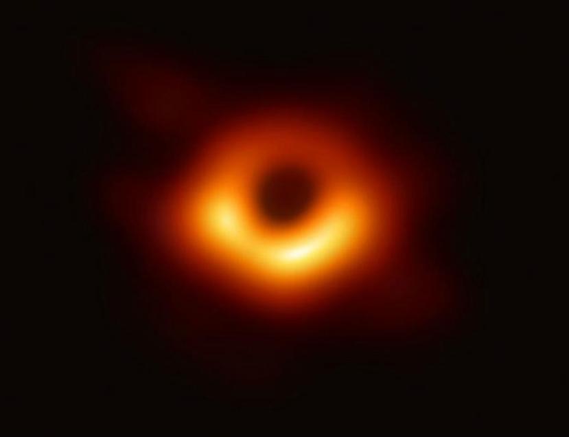 Para obtener la primera imagen real de un agujero negro, los científicos se tardaron dos años. (Suministrada)