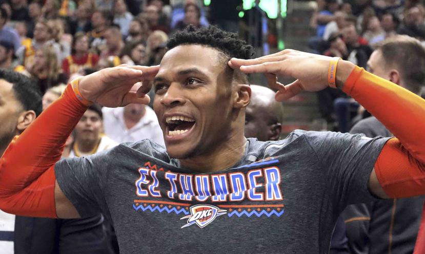 La NBA multó a Westbrook por $25,000 por utilizar un lenguaje soez contra el matrimonio de aficionados que insultaron al canastero del Thunder. (AP)