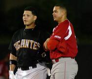 Yadier Molina y Alex Cintrón en una imagen del 2005 como miembros de los Gigantes de Carolina y Criollos de Caguas, respectivamente, en el torneo invernal. Cintrón será el coach de banca de Puerto Rico para el Clásico Mundial de Béisbol con Molina de dirigente.