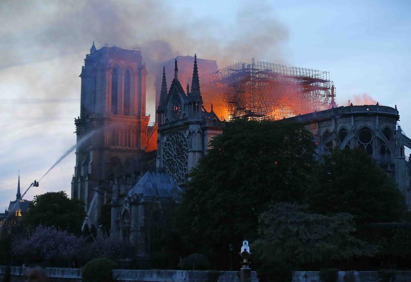 Las autoridades advierten al gobierno de Francia a tomar acción sobre la catedral donde aún hay presencia de plomo en gran parte de su estructura. (AP)