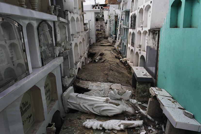 El terremoto que estremeció Ecuador el pasado 16 de abril destruyó cerca de 1,500 edificios y dejó a más de 20,000 personas sin hogar. (Archivo / AP)