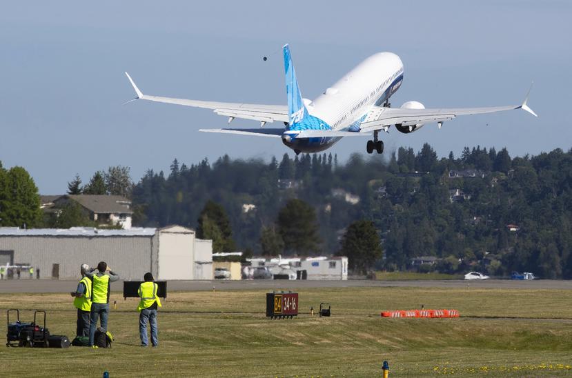 La versión más reciente del 737 MAX, el MAX 10, despega el viernes 18 de junio de 2021 del aeropuerto en Renton, Washington, en su vuelo inaugural.