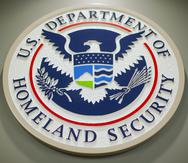 ARCHIVO - Esta fotografía muestra el logotipo del Departamento de Seguridad Nacional de Estados Unidos en Washington, el 25 de febrero de 2015. (AP Foto/Pablo Martinez Monsivais, Archivo)