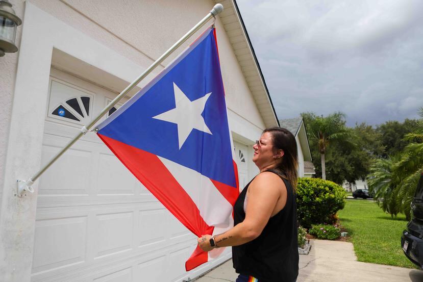Frances Santiago colocó la bandera de Puerto Rico a las afueras de su residencia en Kissimmee, Florida.