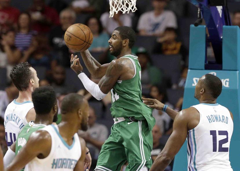 Kyrie irving se siente a gusto como el líder de los Celtics de Boston. (AP)