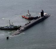 El submarino nuclear estadounidense USS Michigan se acerca a una base naval en Busan, Corea del Sur, el 16 de junio de 2023.