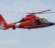 Un helicóptero de la Guardia Costera MH-60 de la Estación Aérea de Borinquen buscó por el área posibles náufragos, sin encontrar persona alguna.
