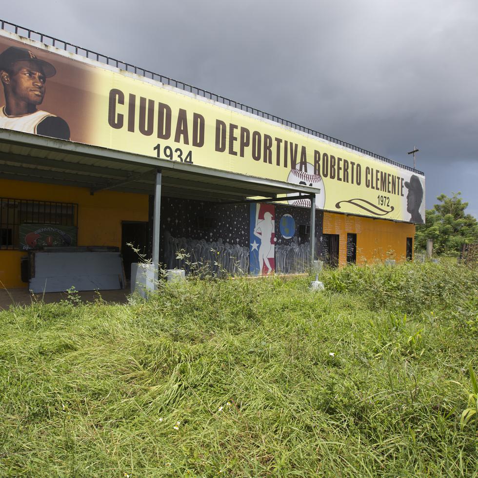El deterioro de las estructuras de Ciudad Deportiva Roberto Clemente es notable.