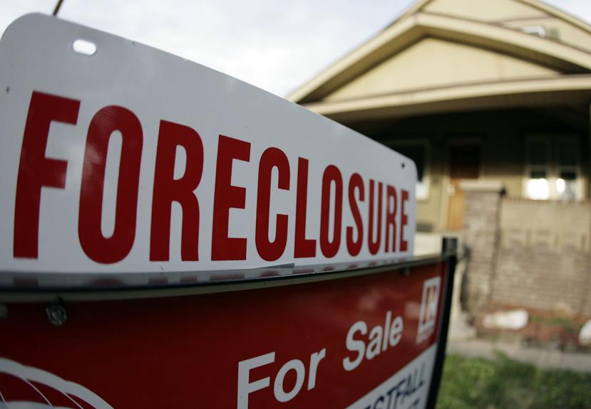 Foreclosure o ejecución hipotecaria es el proceso legal usado por bancos para confiscar y vender una propiedad hipotecada en riesgo a causa de pagos atrasados. (AP)