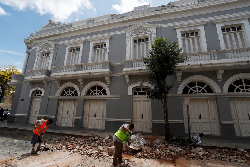 Estructura en Ponce afectada por los terremotos del pasado enero.