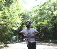 Sebastián Rosado, joven con perlesía cerebral, cumple la metra de caminar un kilómetro en el Bosque Urbano de San Patricio.