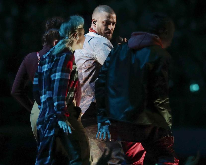 Justin Timberlake durante su presentación en el medio tiempo del Super Bowl. (AP / Tony Gutiérrez)
