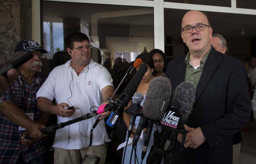 James McGovern habla con la prensa en La Habana. (AP/Ismael Francisco)