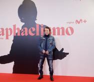 Raphael es capaz a la vez de protagonizar una gira, la serie documental "Raphaelismo" -que se estrena en Movistar+ el 13 de enero- y una exposición que recorre en Madrid. EFE/ Emilio Naranjo