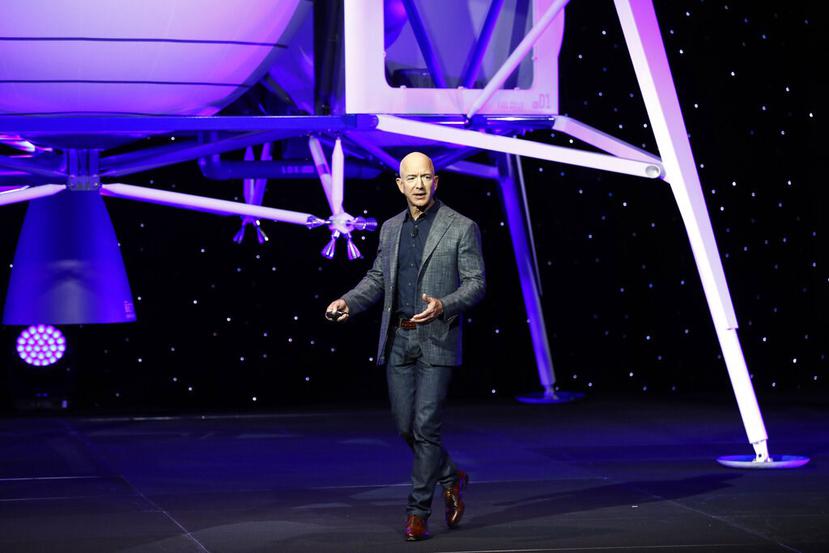 Jeff Bezos presentó Blue Moon, el nombre del módulo de aterrizaje lunar de Blue Origin. (AP)