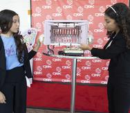 Abigail Colón González y Angeline Colón Laureano, de 14 y 16 años, respectivamente, realizaron un proyecto para la recolección de microplásticos en cuerpos de agua.