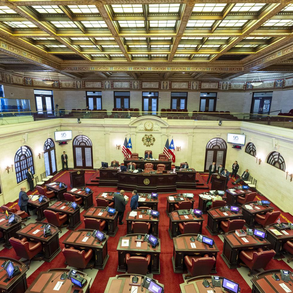 El Senado no dio paso a un paquete de medidas de la autoría del presidente de la Cámara, Rafael "Tatito" Hernández. Los ocho proyectos de ley recibieron 13 votos a favor, un voto por debajo al mínimo requerido para su aprobación.