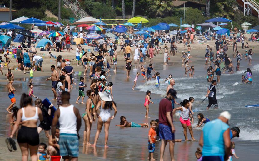 Playas llenas durante el feriado de la Recordación preocupan a los médicos  - El Nuevo Día