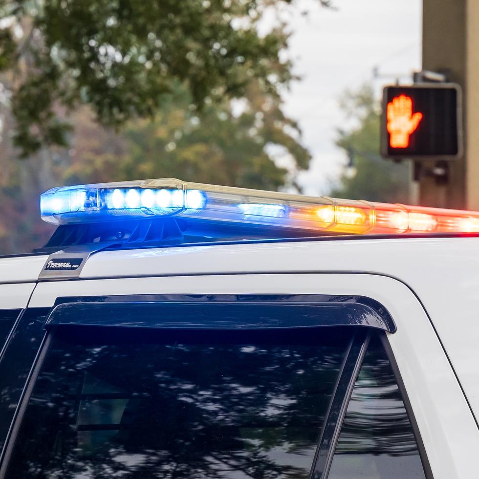 La colisión provocó que el vehículo diera varias vueltas y que cinco personas fueran “expulsadas violentamente”, según dijo en rueda de prensa el alguacil del condado de Hillsborough, Chad Chronister.
