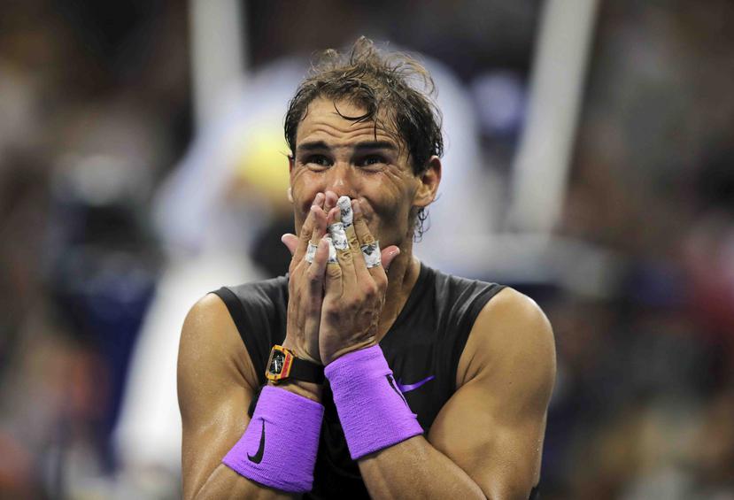 El español Rafael Nadal llora luego de vencer al ruso Daniil Medvedev en la final del Abierto de Estados Unidos, el domingo 8 de septiembre de 2019, en Nueva York. (AP / Charles Krupa)