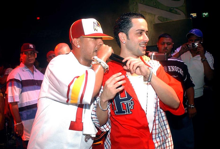 El 2003 fue un año de múltiples logros. Fue invitado a participar del Reggaetón Fest en República Dominicana. En esta imagen de archivo junto a Yandel. (Archivo)
