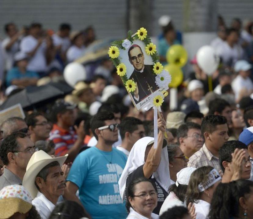 Miles de personas se dieron cita a la Plaza de Las Américas en El Salvador para la beatificación del monseñor Romero. (AFP)