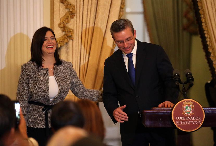 La abogada es presentada por el gobernador de Puerto Rico, Alejandro García Padilla.