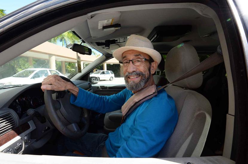 Carlos Luis de Jesús llegó a ser dueño de su propio negocio de control de plagas y hace dos años se retiró. Ahora se registró como chofer de Uber.