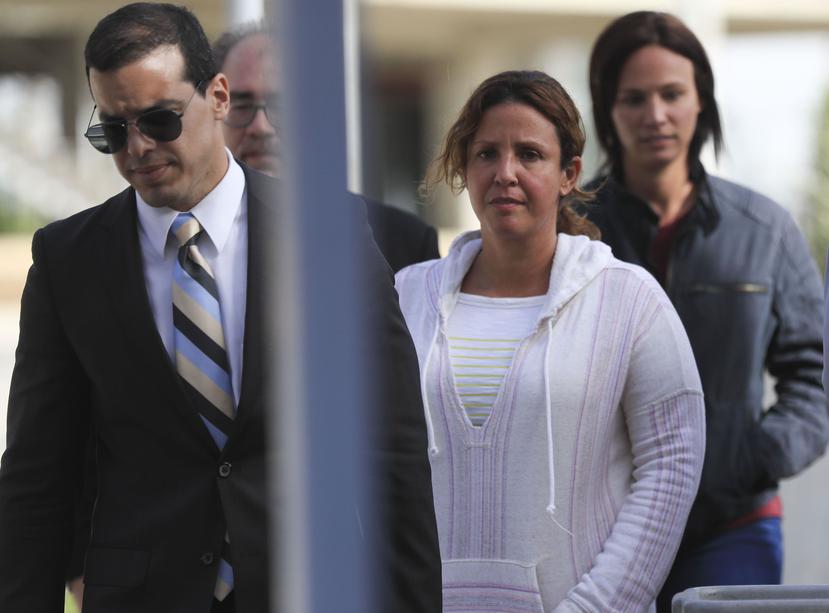 En la foto, las hermanas Mayra (izquierda) y Glenda (derecha) Ponce Mendoza coacusadas por fraude en el caso contra Julia Keleher. (Archivo)