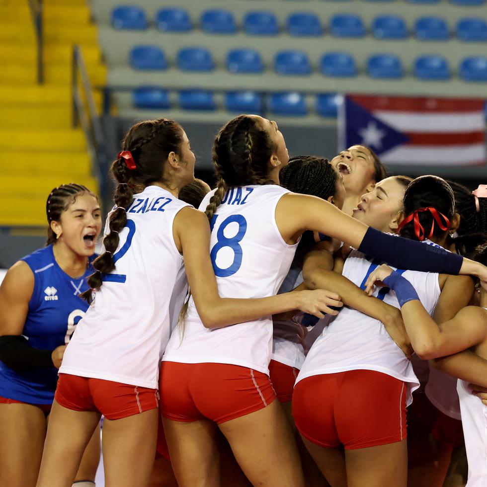 Puerto Rico celebra su medalla de oro ante Perú.