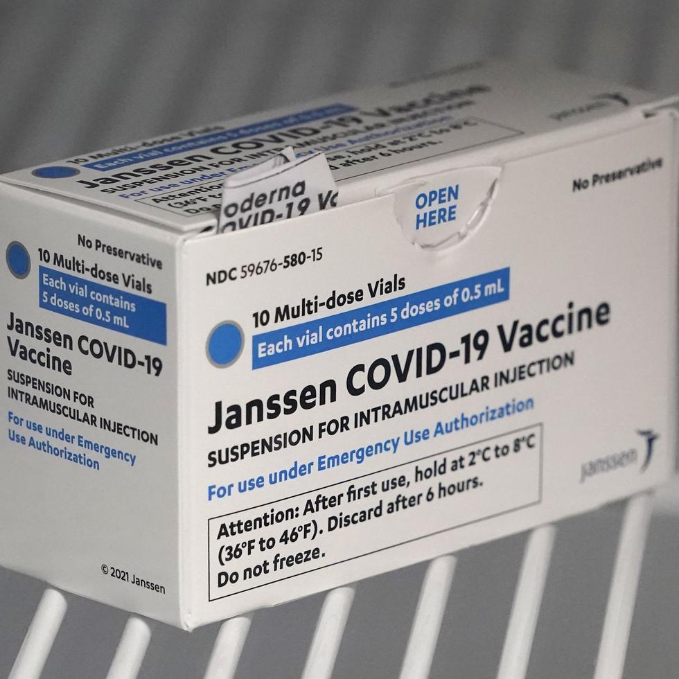 Una caja con la vacuna de Johnson & Johnson contra el coronavirus.