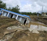 A la necesidad de vivienda que exacerbó el huracán María en 2017, se han sumado los techos perdidos tras los terremotos de 2019 y 2020, así como los hogares destruidos por el huracán Fiona en 2022. En la foto, un caso de una casa hundida por las lluvias de Fiona en Villa Esperanza, Salinas.